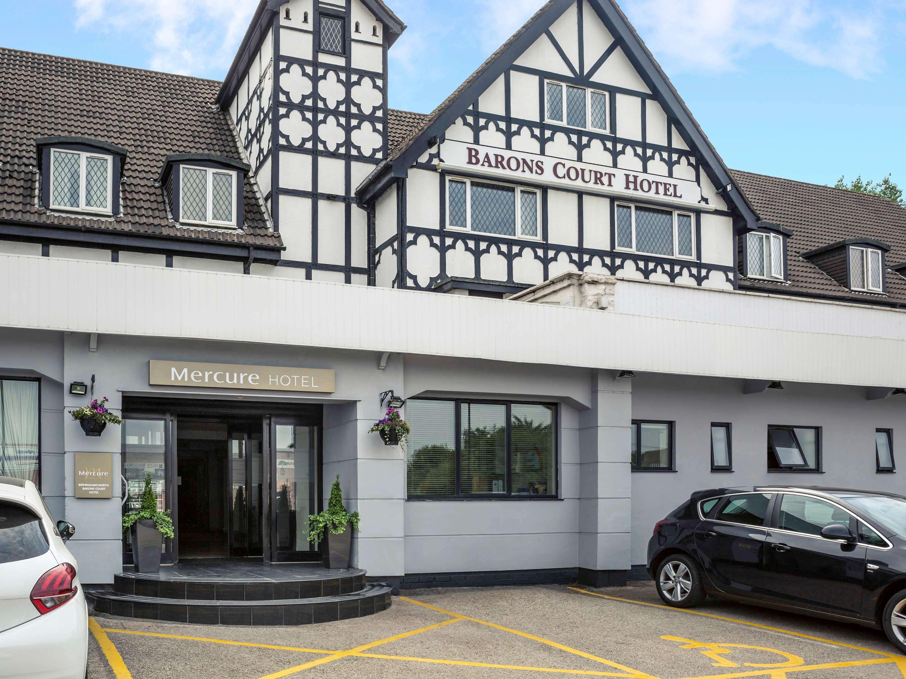 Barons Court Hotel Walsall Exterior photo