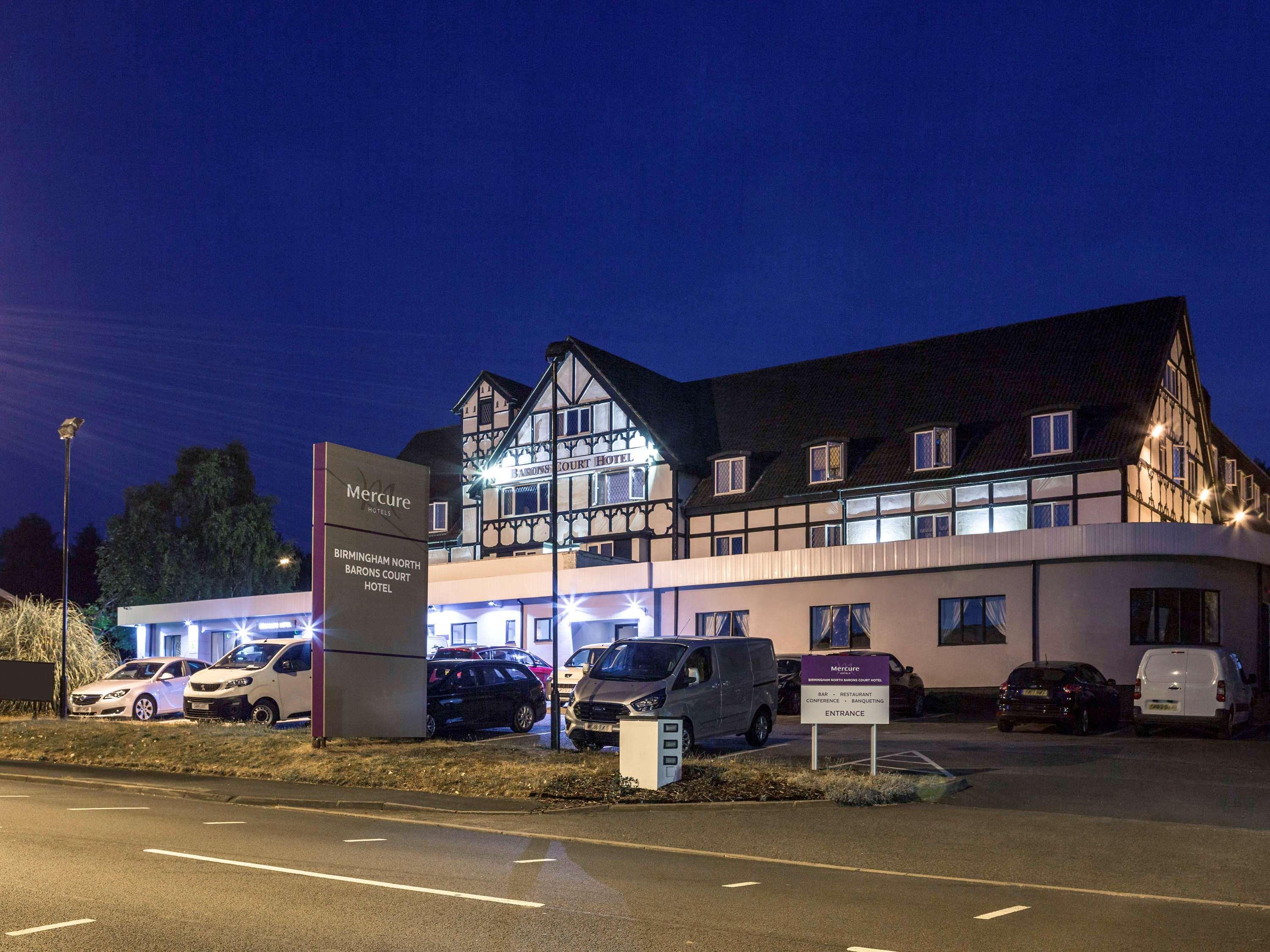 Barons Court Hotel Walsall Exterior photo